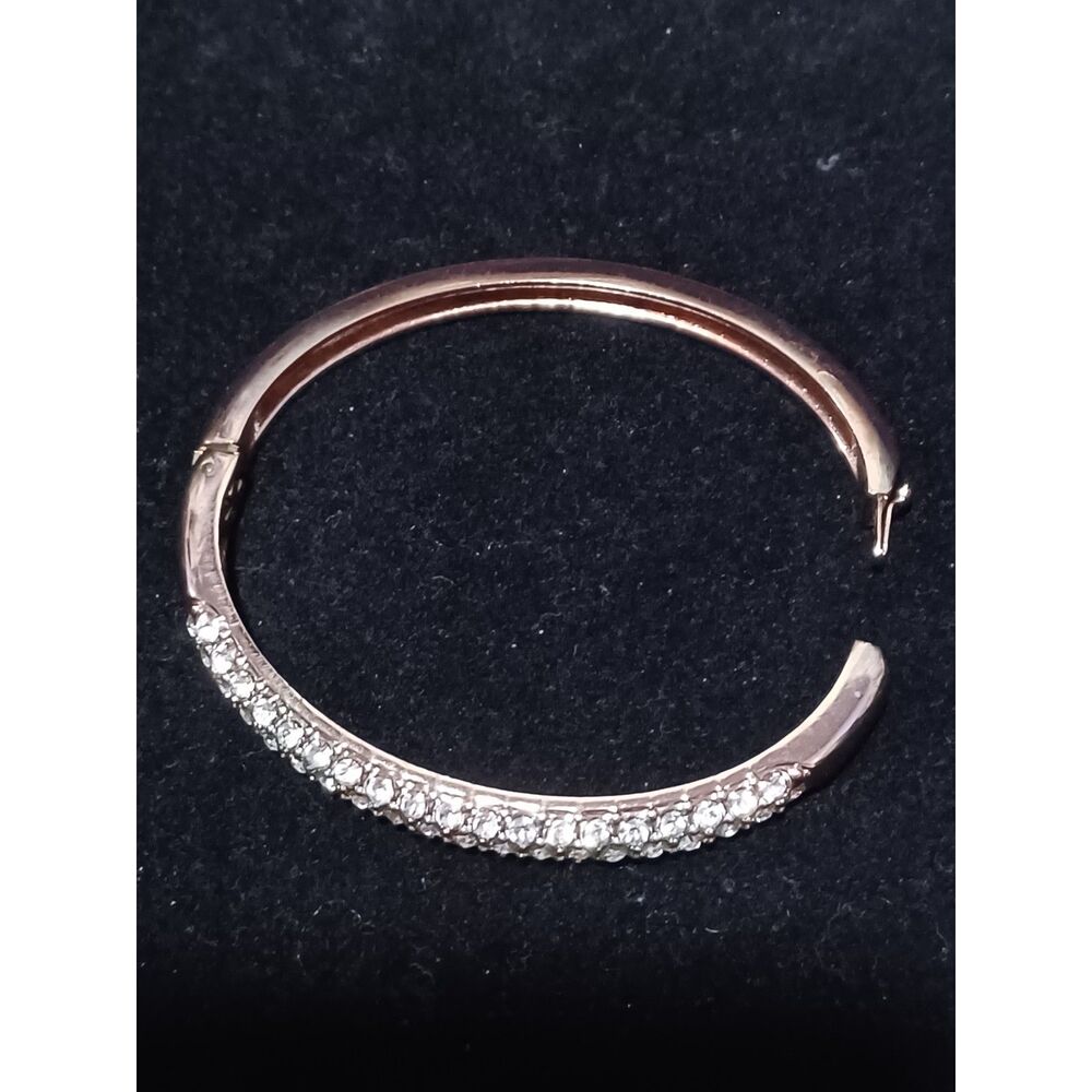 Vintage AVON Rose Gold-Toned Rhinestone Hinged Bangle Bracelet, Signed NRT - Picture 4 of 5